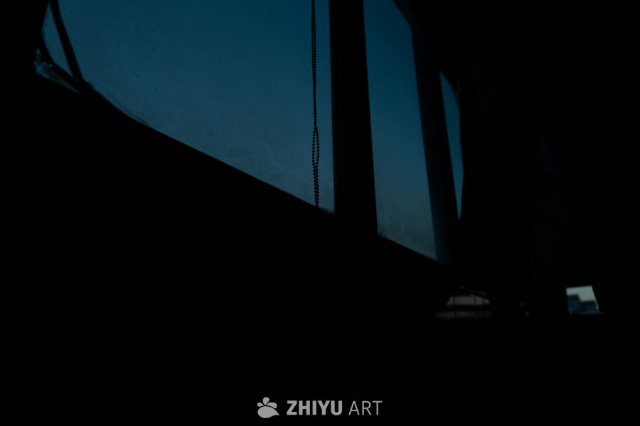 暗夜窗影