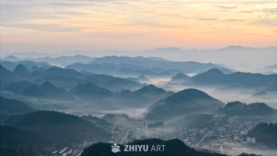云雾缭绕的山峦美景 3