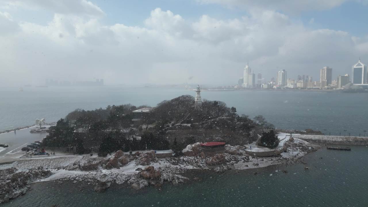 青岛市南海边老城区小青岛公园冬天雪景航拍 35