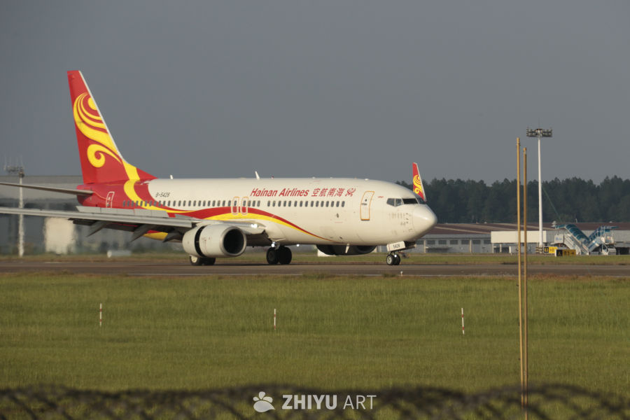海南航空飞机准备起飞