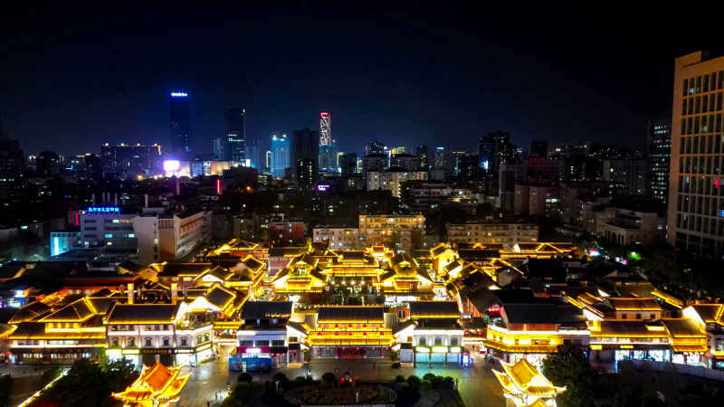 航拍云南昆明金碧广场金马碧鸡坊夜景 