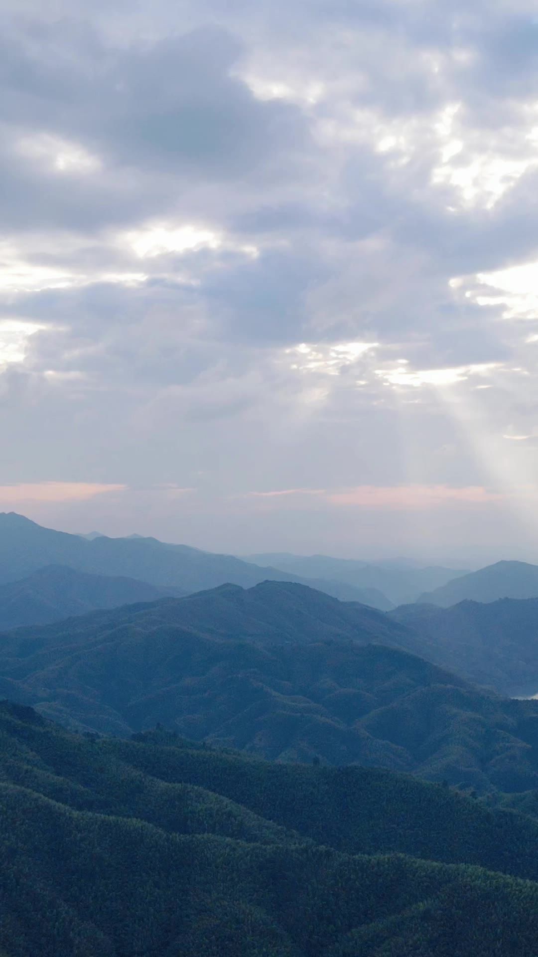  航拍大自然连绵起伏山川竖屏