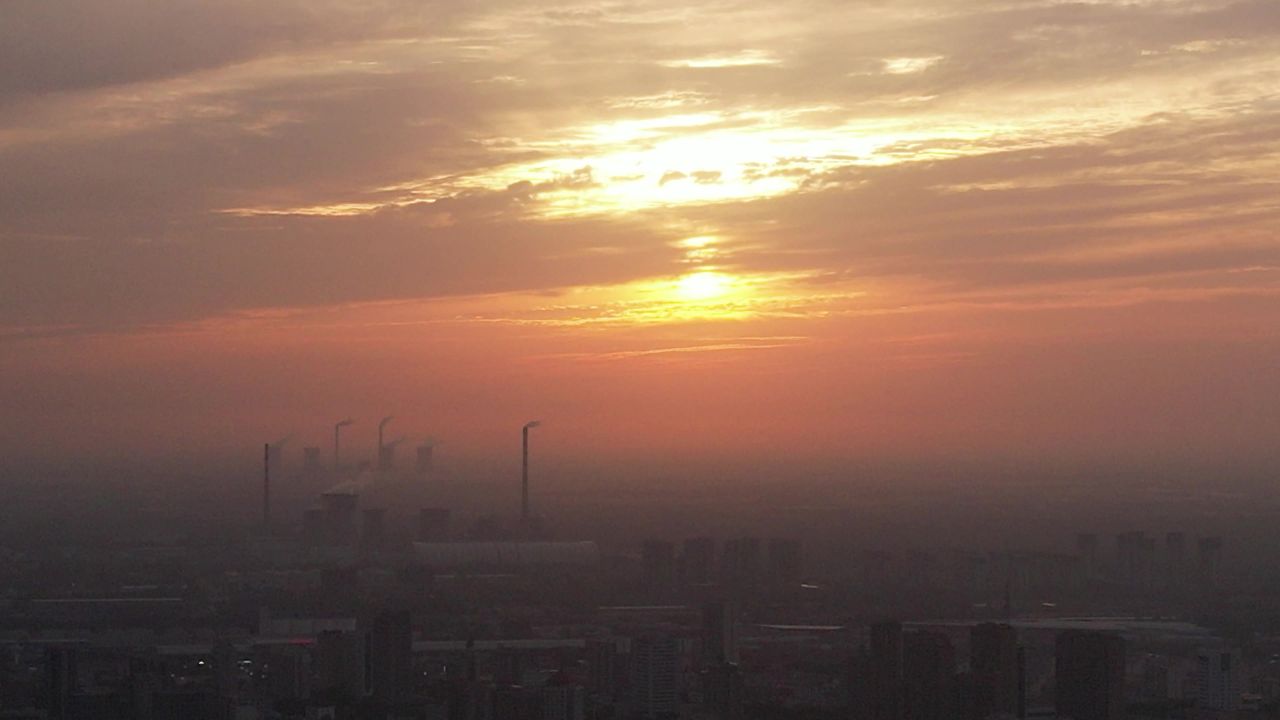 城市夕阳晚霞火烧云夜景降临山东聊城 