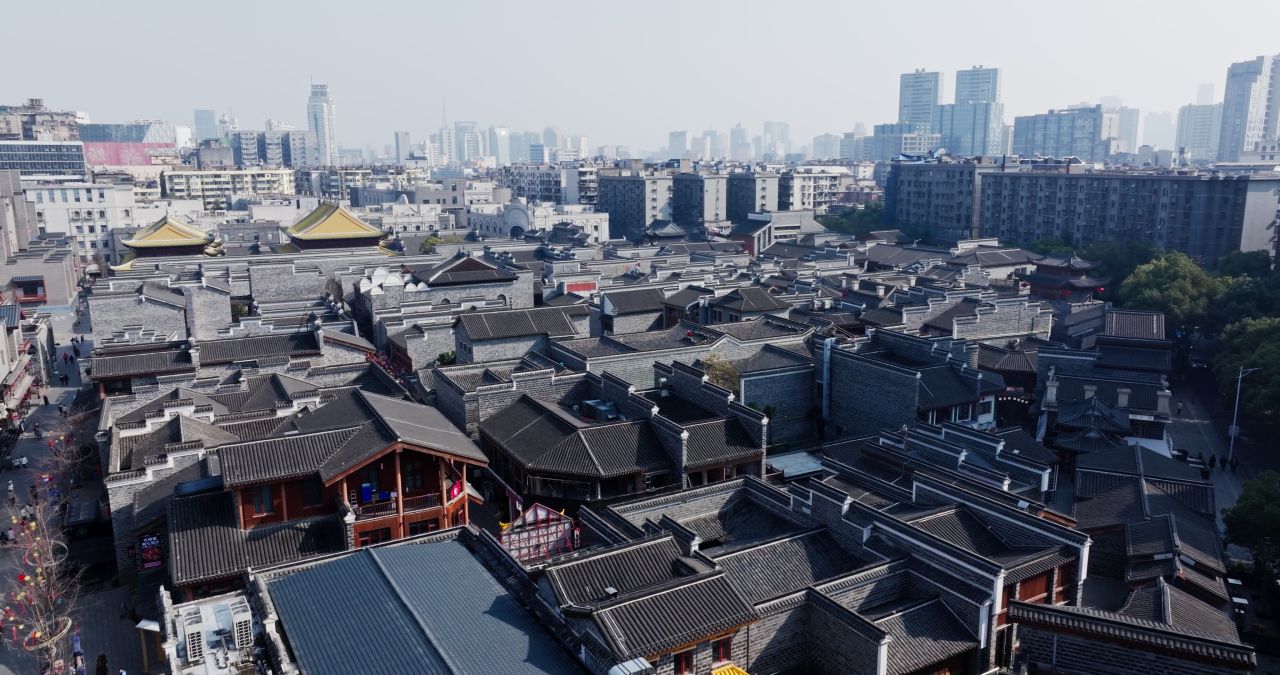 江西南昌万寿宫城市风光航拍 5