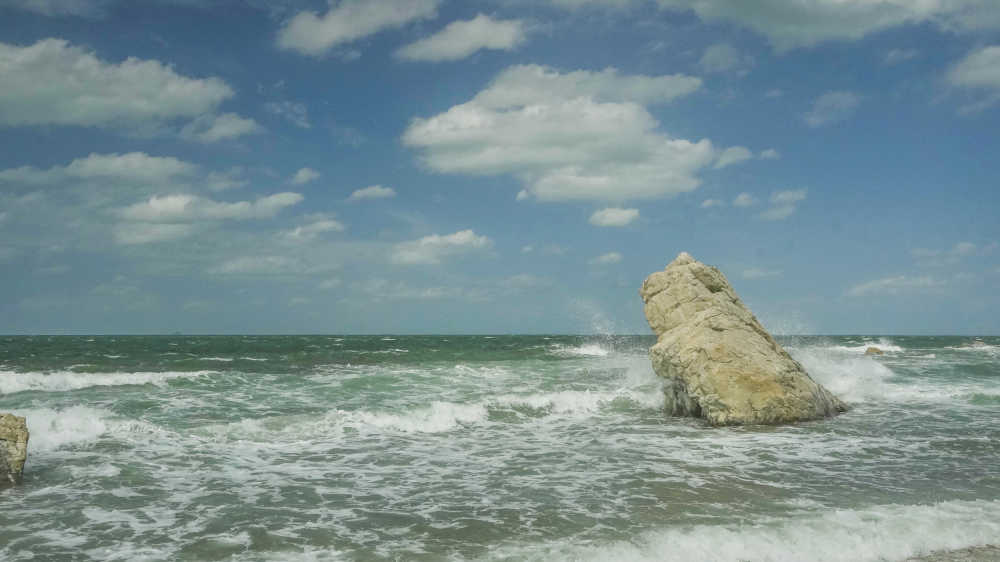 养马岛海滩岩石