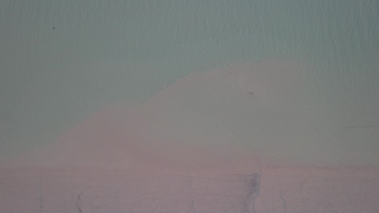 退潮后大海海浪沙滩航拍