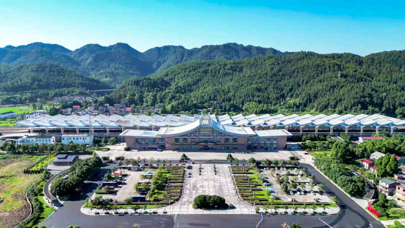 江西吉安城市风光旅游景区航拍图