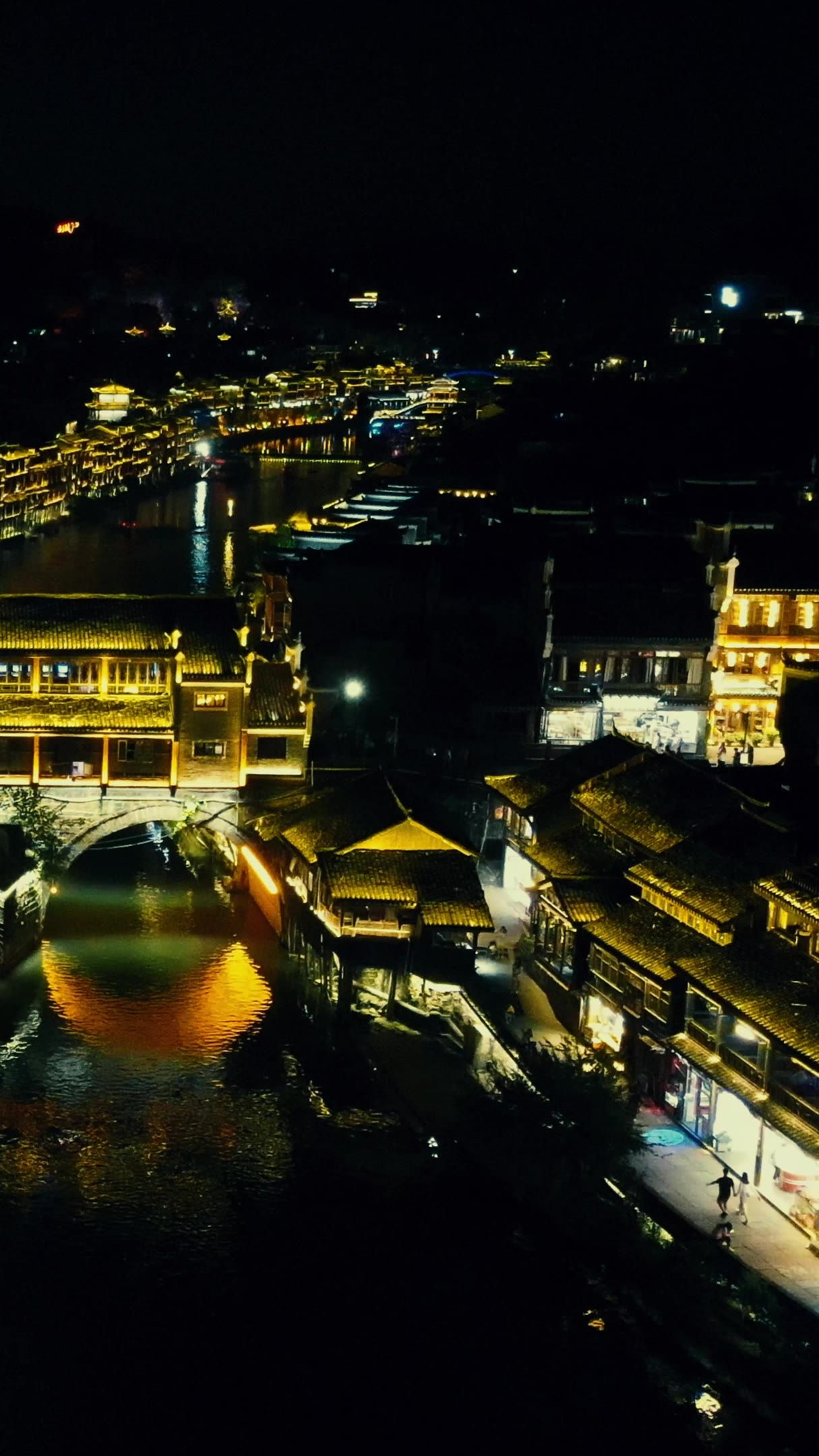 湖南湘西凤凰古城夜景灯光竖屏