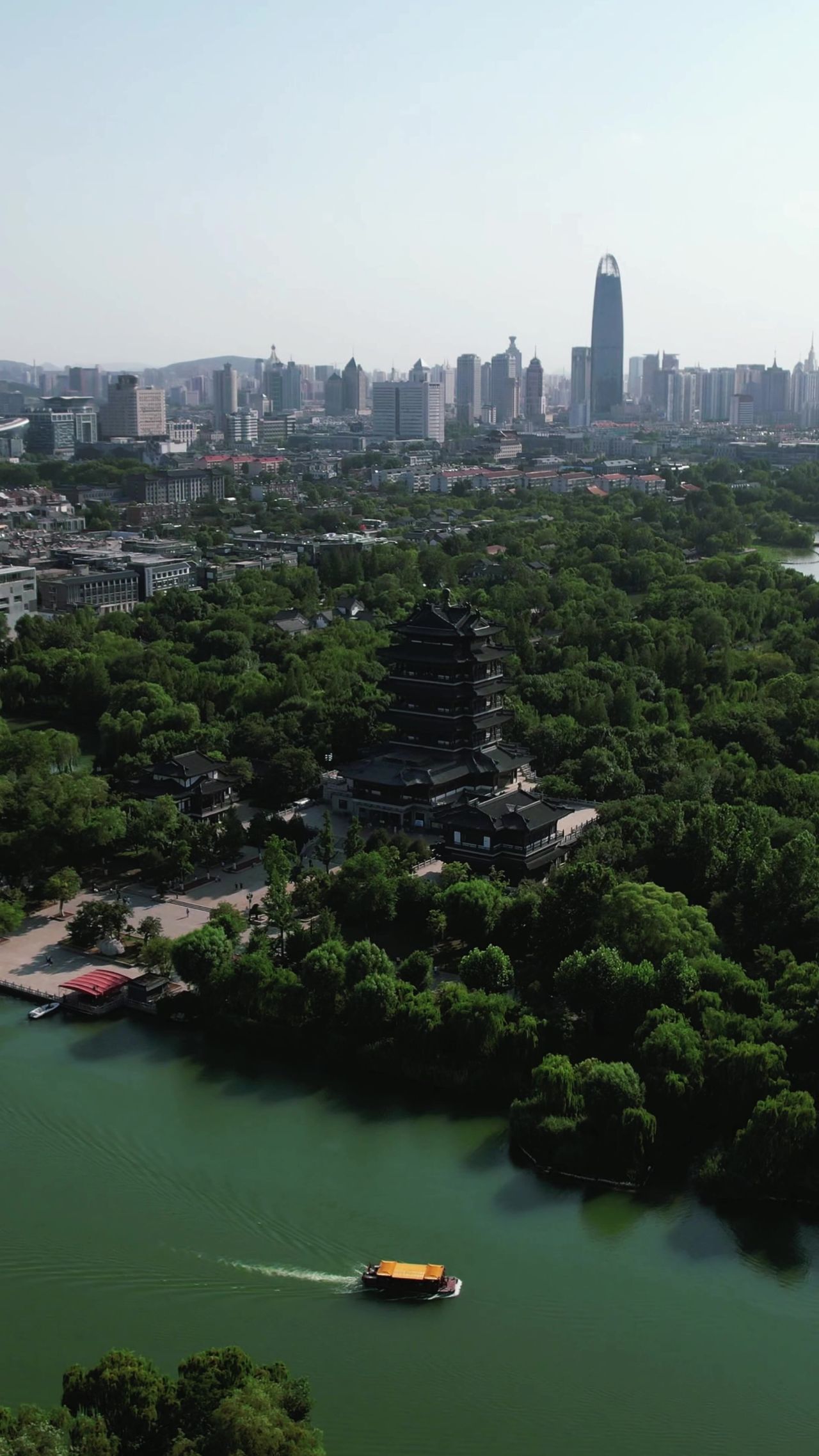 山东济南大明湖5A景区超然楼竖屏航拍  