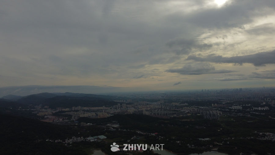 城市山丘黄昏景色