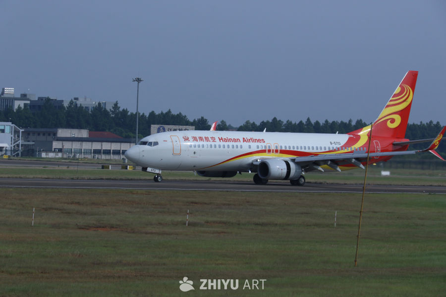 海南航空飞机准备起飞