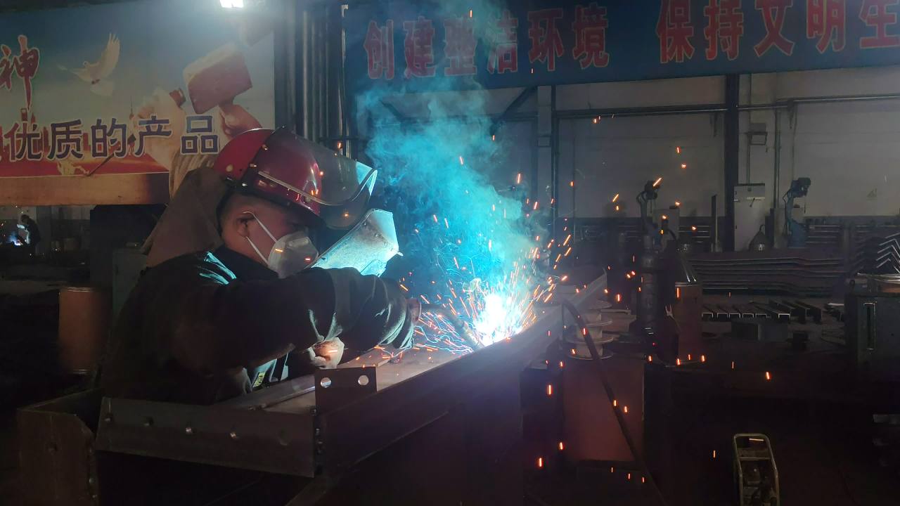 工厂劳动实拍视频素材 2