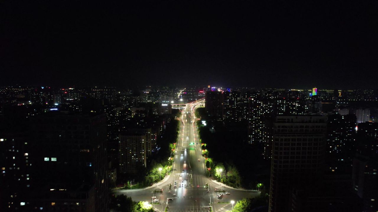 山东潍坊城市大道夜景交通车辆行驶航拍