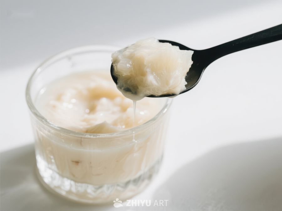 勺子舀起的白色浓稠食物 427