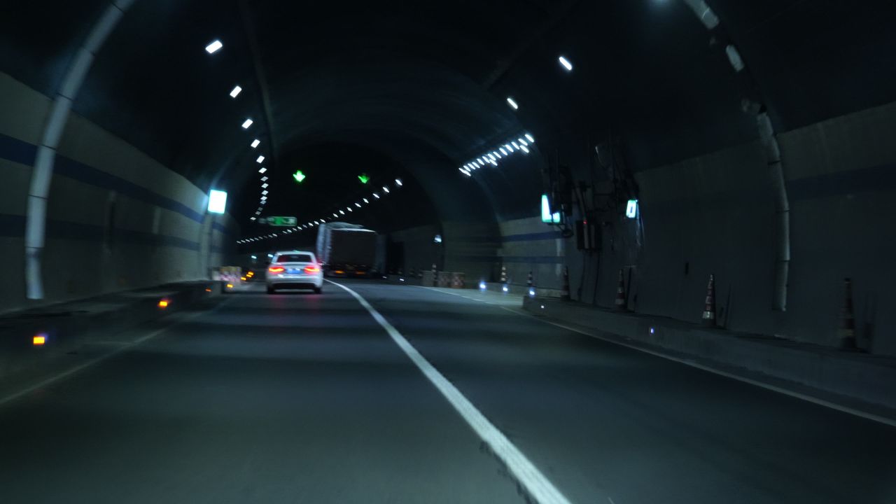 隧道开车