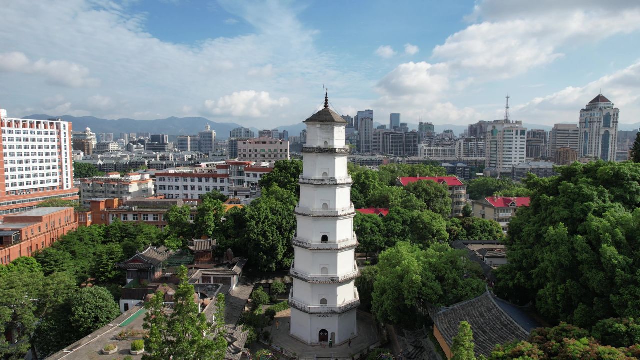 福建福州定光寺定光塔地标建筑白塔航拍 