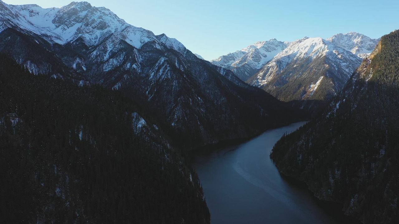 航拍九寨沟长海雪景