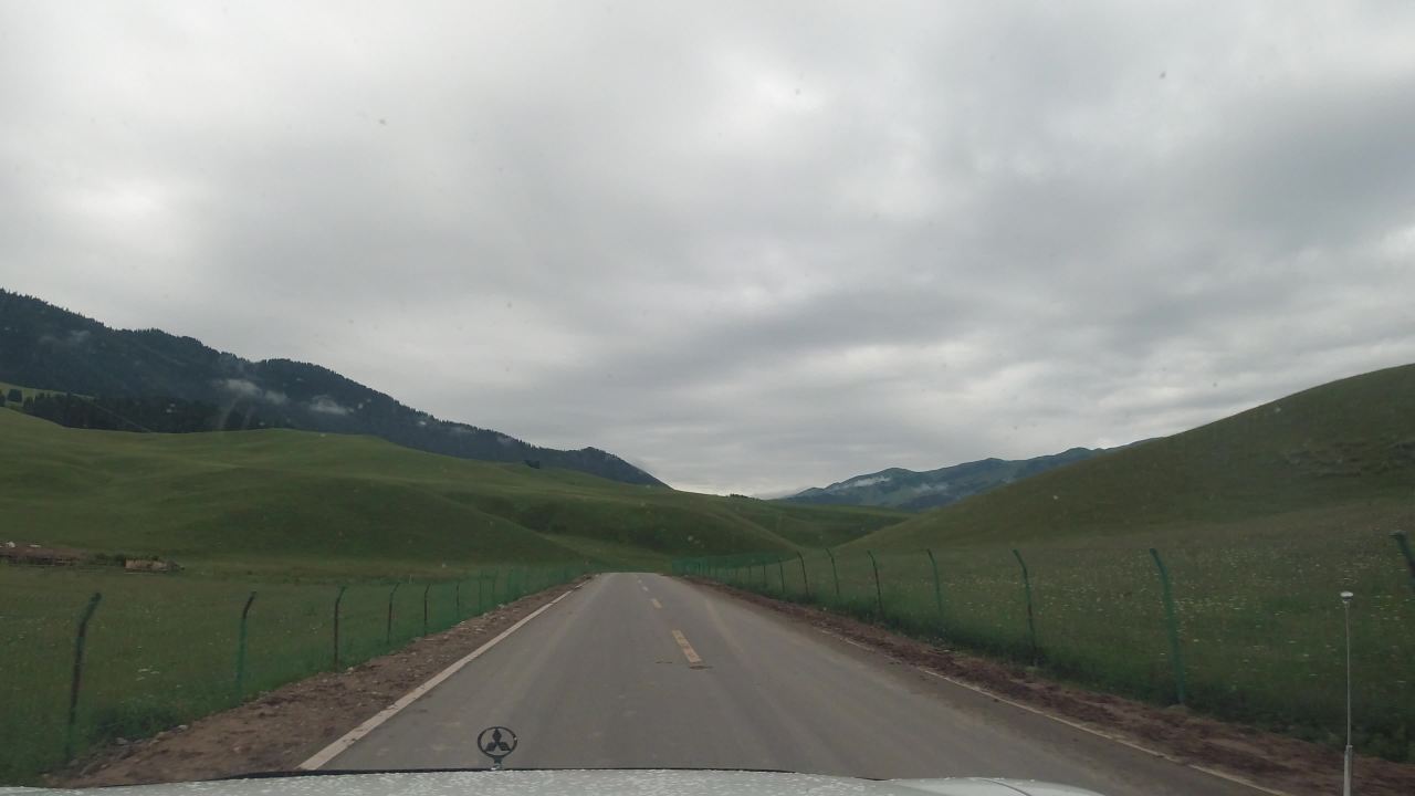 高原公路上的旅行