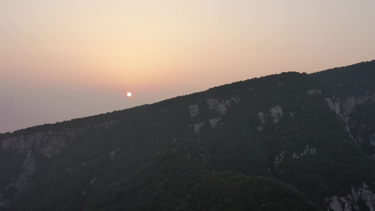 迷雾下的嵩山