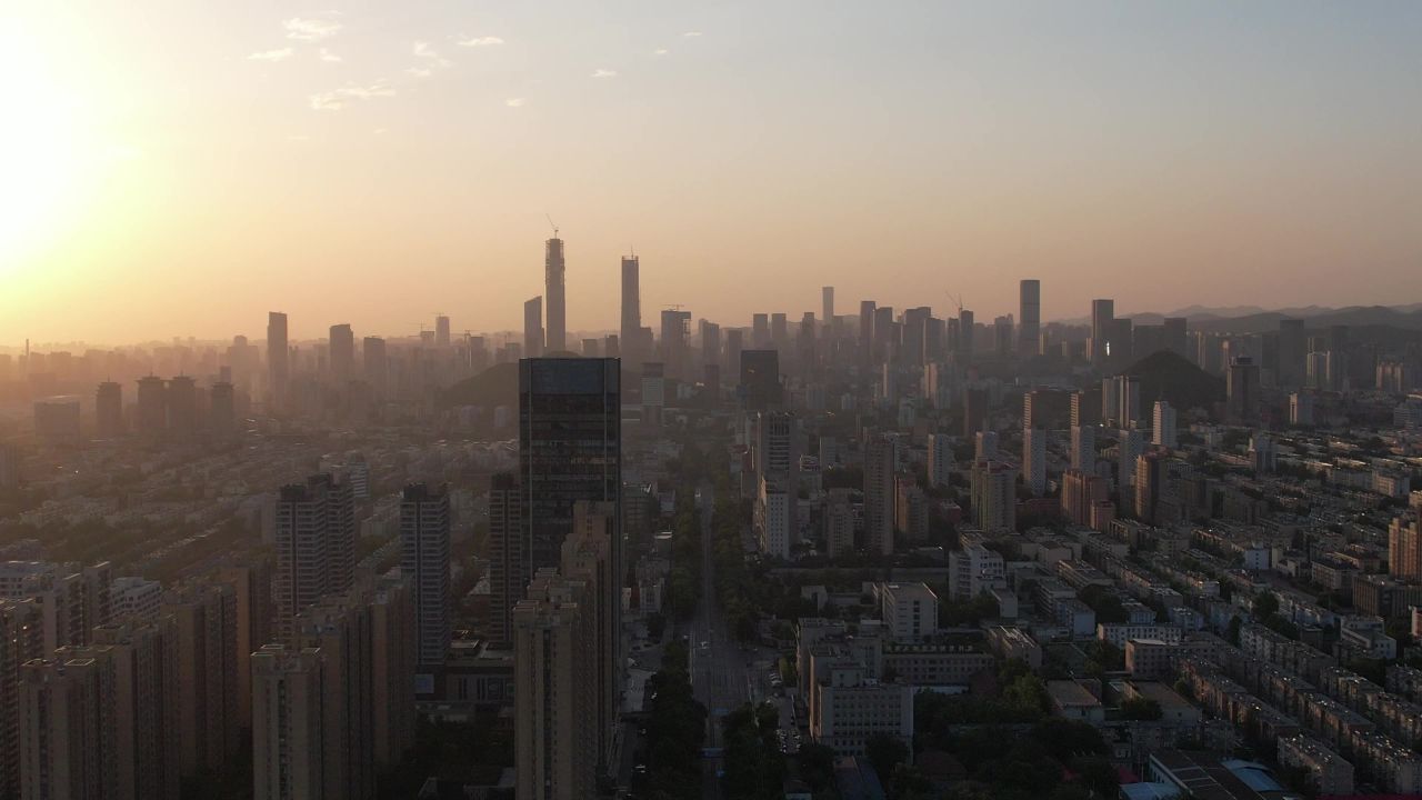 城市清晨迷雾高楼航拍 