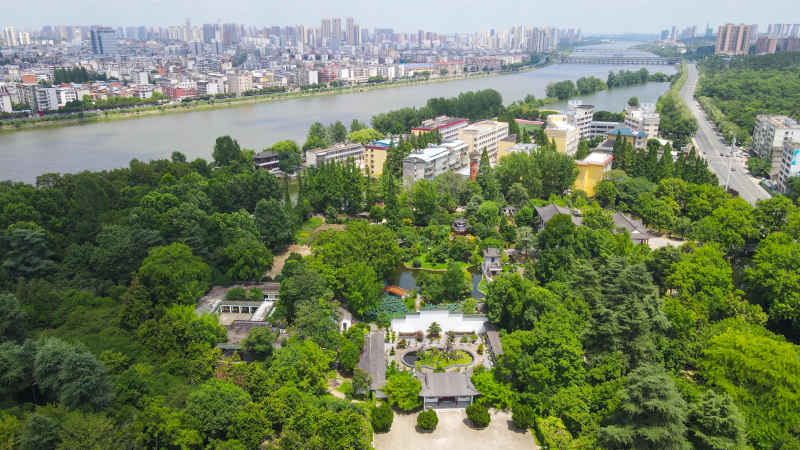  航拍湖北随州白云公园烈士陵园