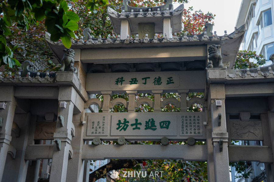 古色古香的石牌坊