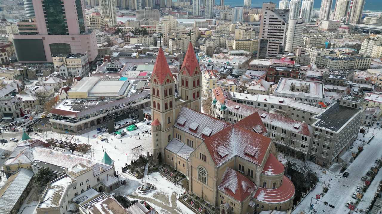 青岛市南老城区天主教堂雪景航拍 4