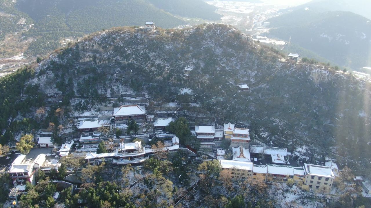 航拍山东济南千佛山4A景区冬天雪景 