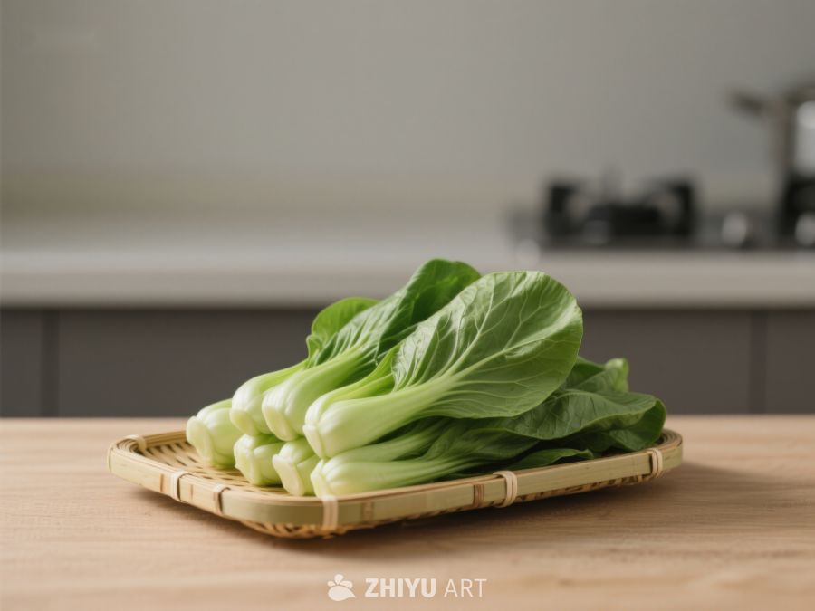 新鲜青菜置于竹篮中 497