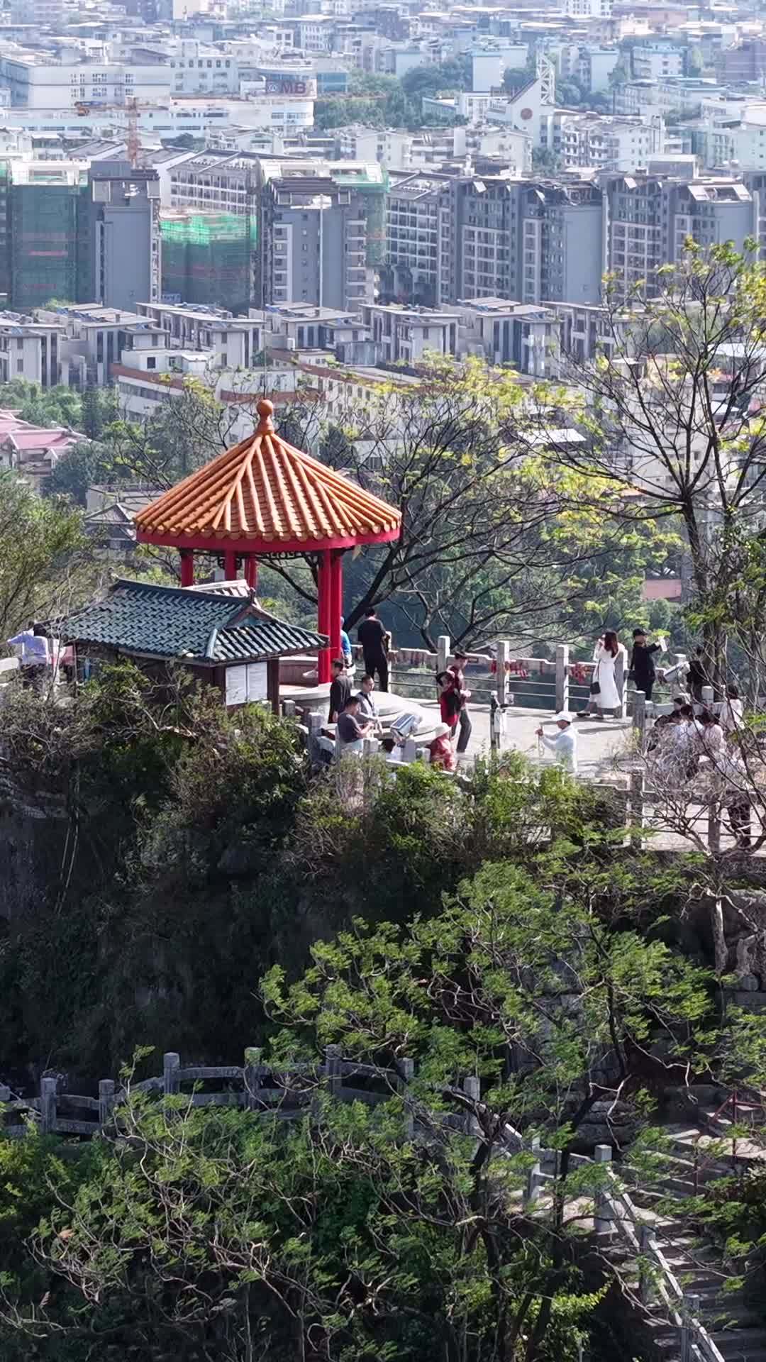 城市之巅的古亭