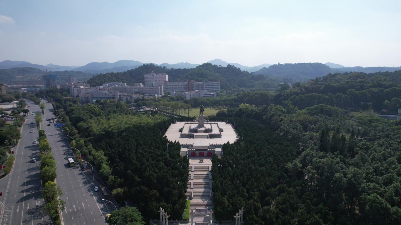 广东中山孙文纪念公园孙中山雕像航拍 