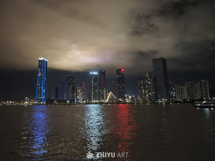 夜幕下的城市灯火