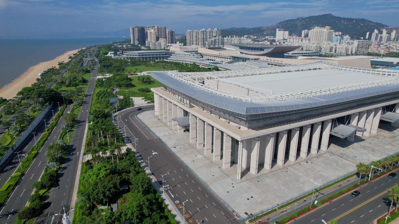 航拍厦门海峡大剧院