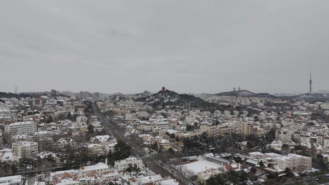 青岛老城区胶澳总督府海边雪景航拍 3