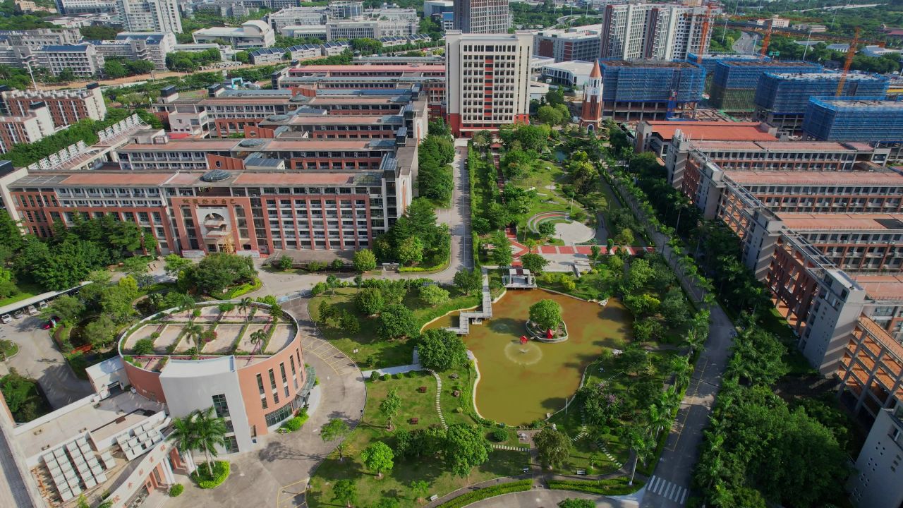 航拍厦门华夏学院 5