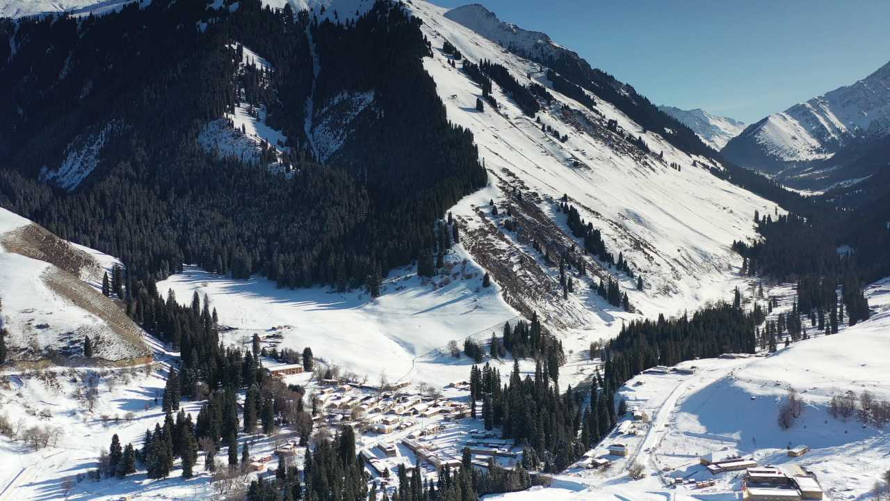 冬日山谷雪景