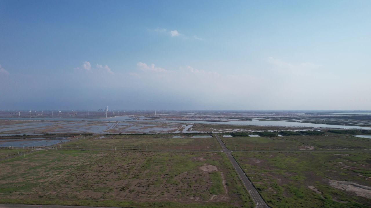 大海海洋沙滩礁石海岛自然风光航拍 