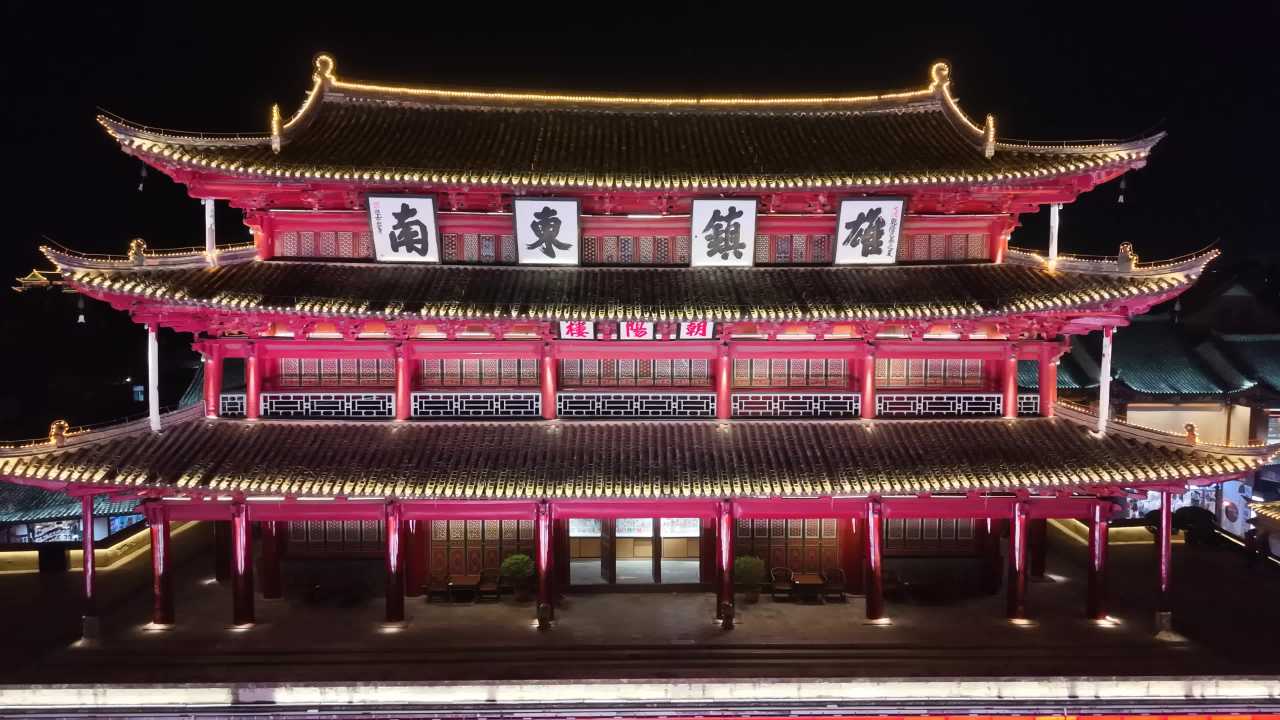 夜色中的古建筑群