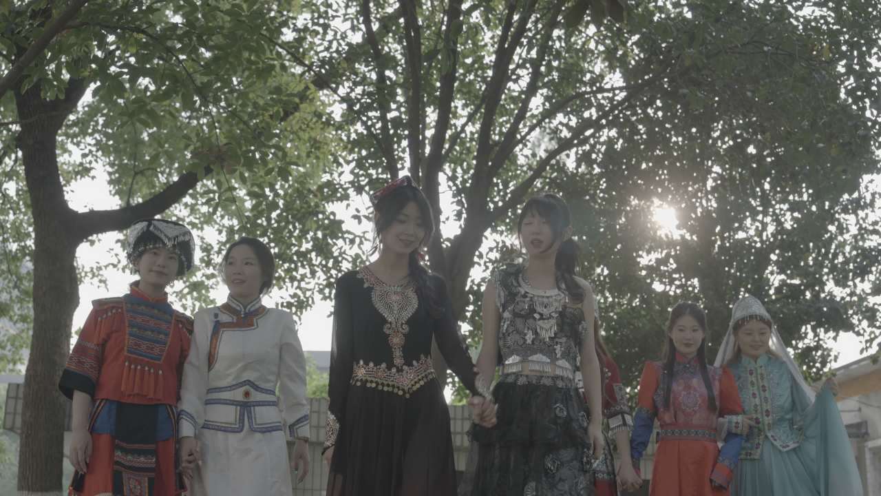 民族风情手牵手