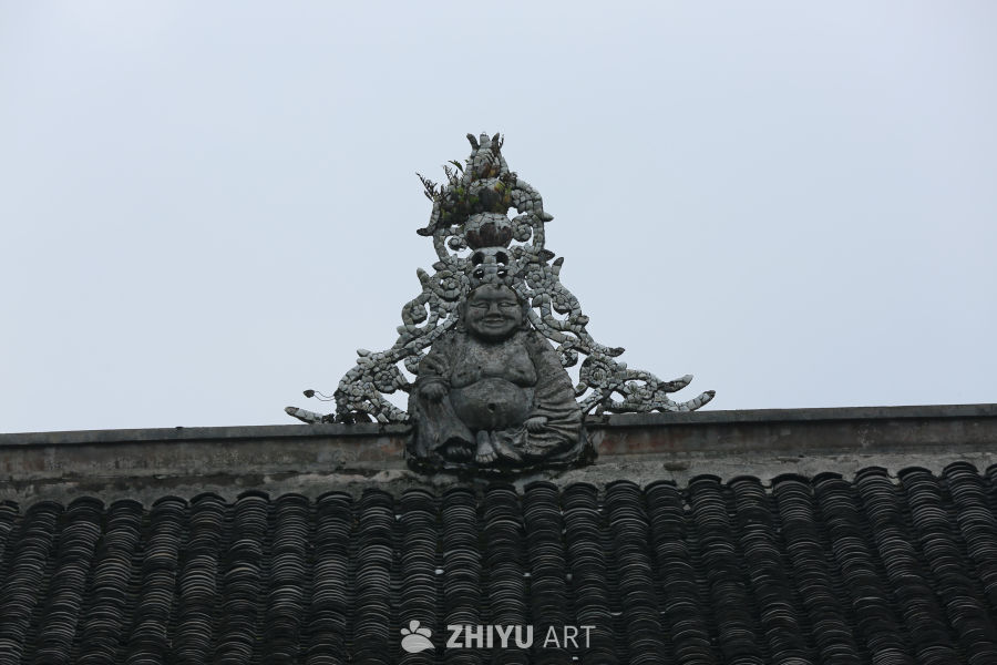 古建筑屋顶上的吉祥雕塑