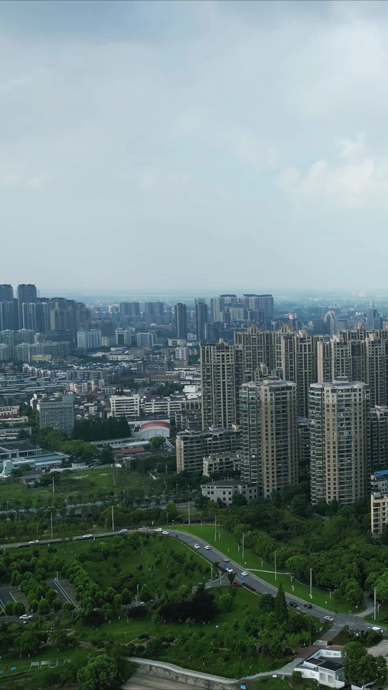 湖北荆州城市风光竖屏航拍