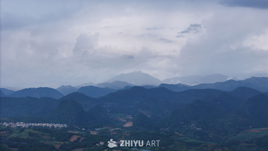 山间小镇的宁静时光