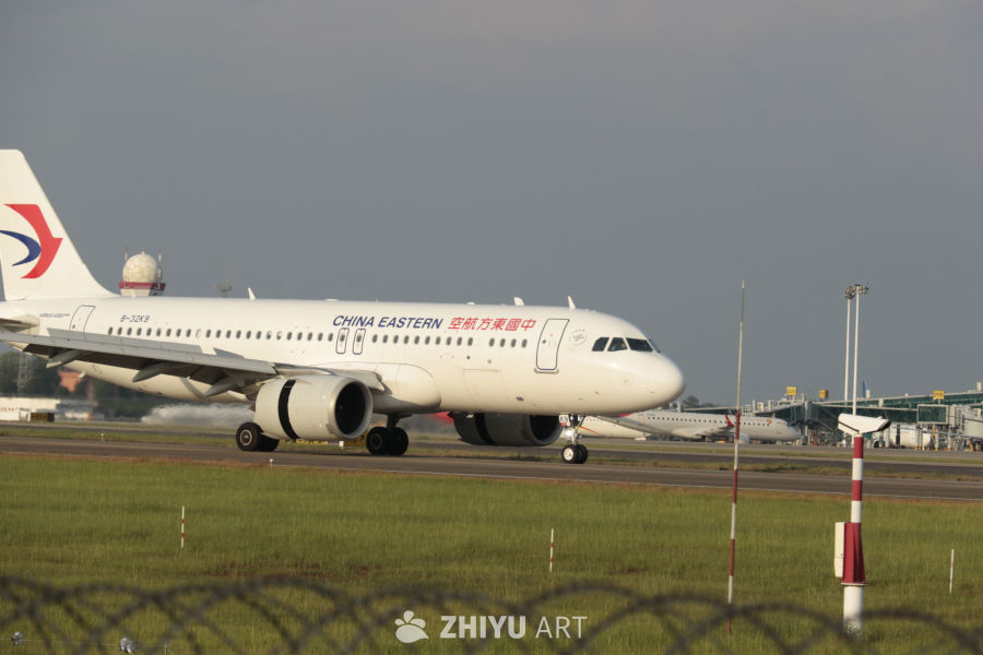 中国东方航空A320起飞瞬间