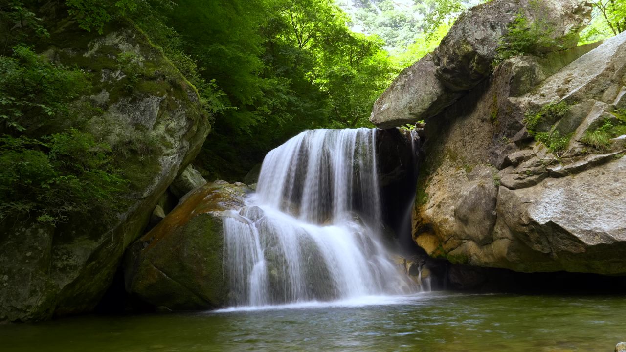 4k延时摄影山流水自然小溪天空延时