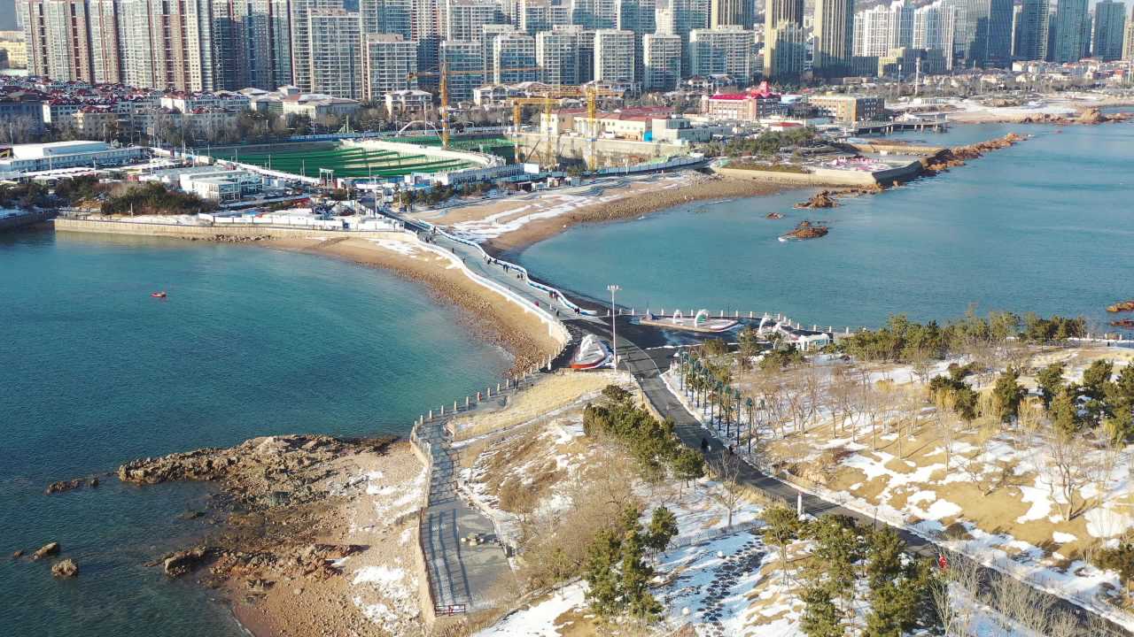 青岛小麦岛海边雪景航拍 1