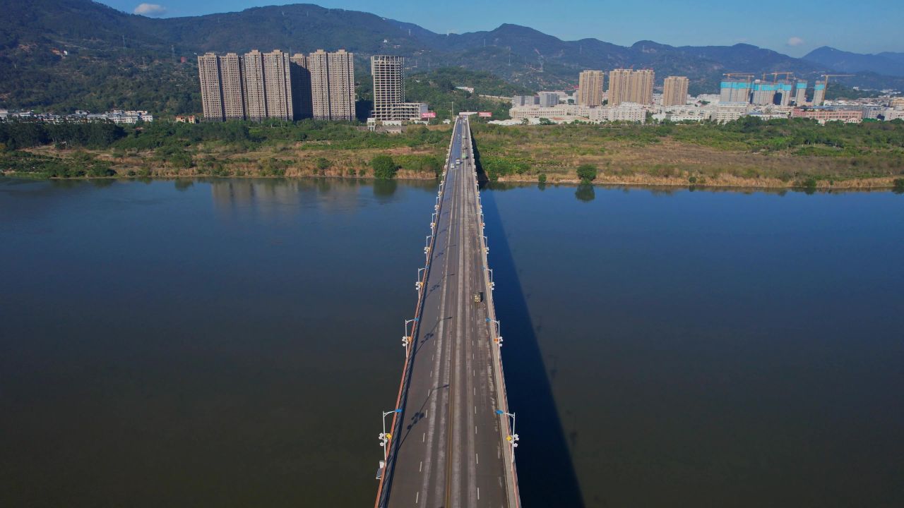 航拍福州闽侯大桥建筑风光 2