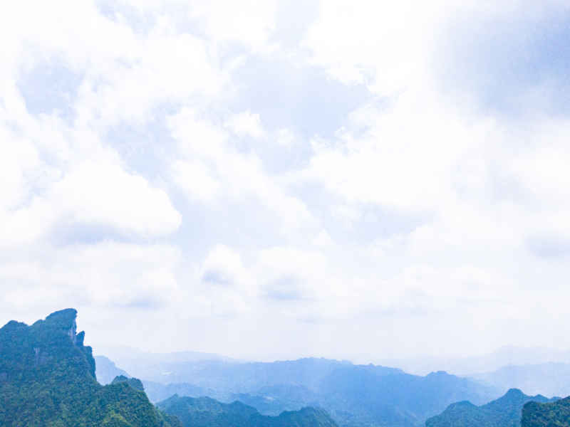 祖国壮丽山河湖南张家界奇山