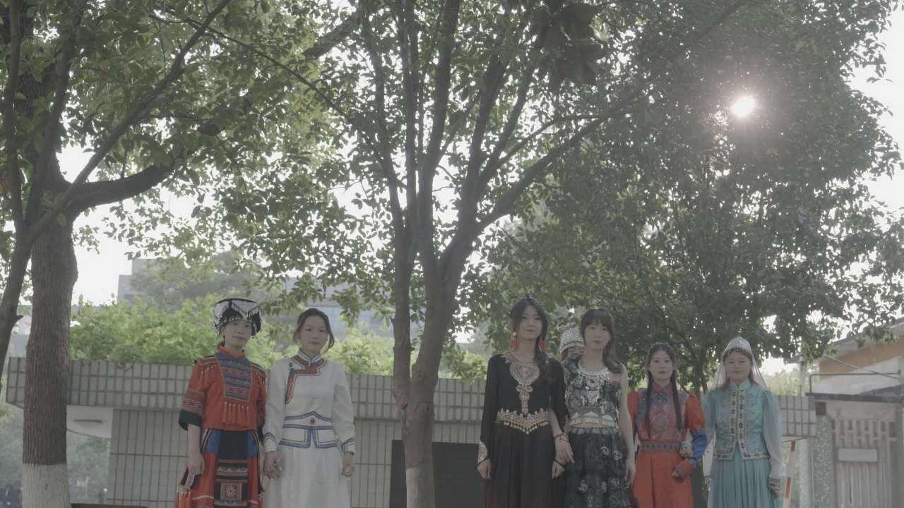 民族风情的女性群像