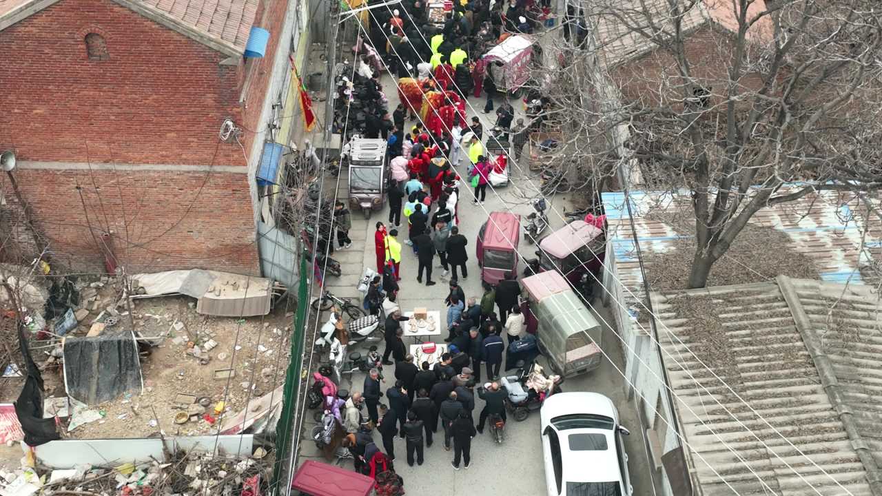 春节市场人潮涌动
