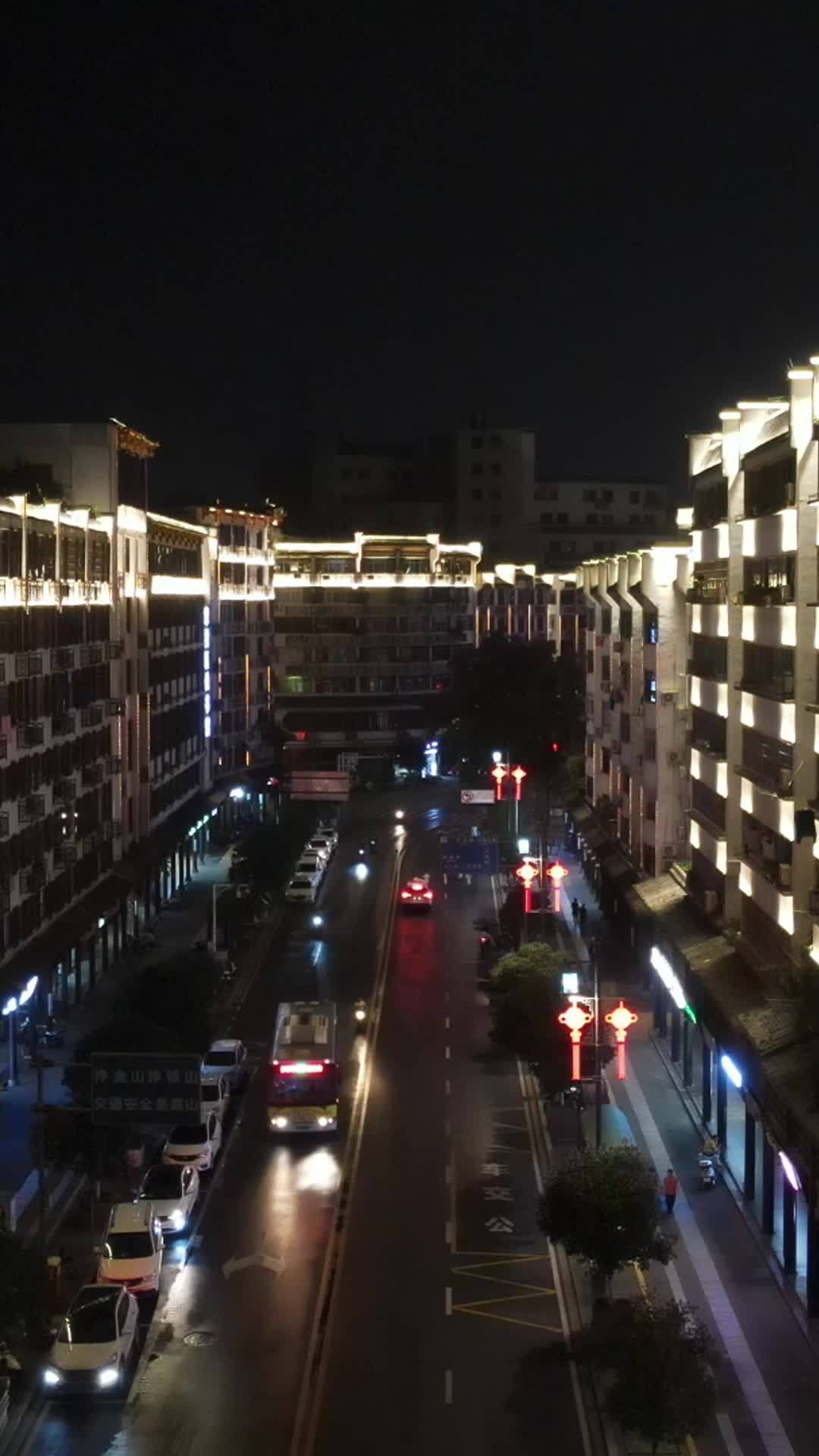 夜幕下的城市动脉